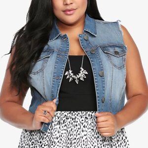 TORRID size 2 Light Washed Cropped Denim Vest